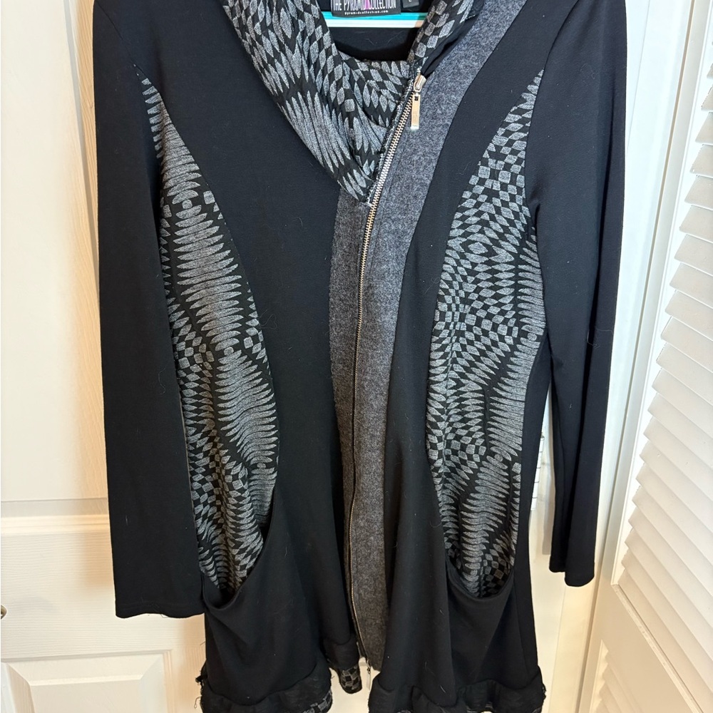 The Pyramid Collection Black and Gray Geometric Cardigan Sweater